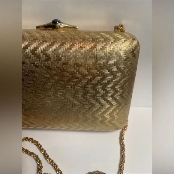 SAKS FIFTH AVENUE VINTAGE WOMENS GOLD METAL CLUTCH / PURSE MADE IN ITALY - Picture 2 of 15